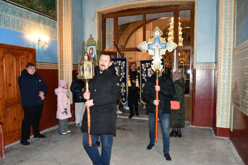В Свято-Троицком Архиерейском подворье г. Лаишева прошла торжественная церковная служба
