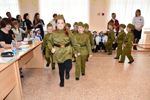 В детском саду «Рябинка» прошел второй этап конкурса строя и песни для дошкольников