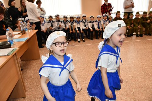 В детском саду «Рябинка» прошел второй этап конкурса строя и песни для дошкольников