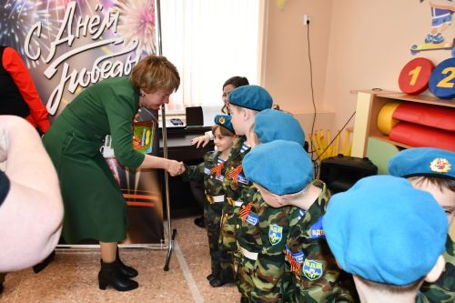 В детском саду «Рябинка» прошел второй этап конкурса строя и песни для дошкольников