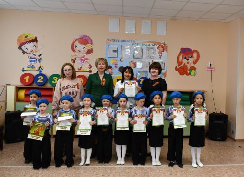 В детском саду «Рябинка» прошел второй этап конкурса строя и песни для дошкольников