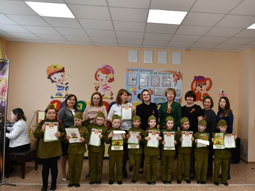 В детском саду «Рябинка» прошел второй этап конкурса строя и песни для дошкольников