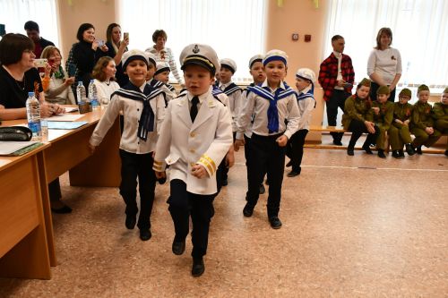 В детском саду «Рябинка» прошел второй этап конкурса строя и песни для дошкольников