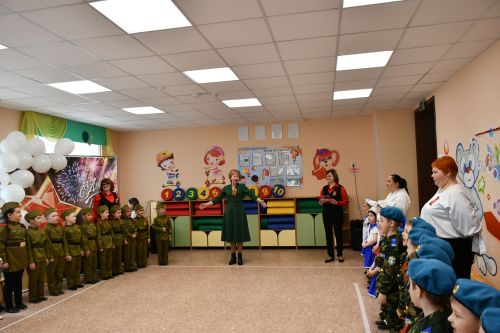 В детском саду «Рябинка» прошел второй этап конкурса строя и песни для дошкольников