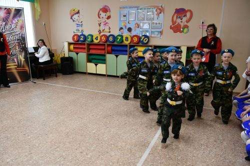 В детском саду «Рябинка» прошел второй этап конкурса строя и песни для дошкольников