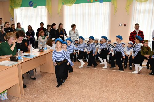 В детском саду «Рябинка» прошел второй этап конкурса строя и песни для дошкольников