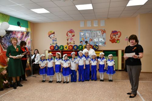 В детском саду «Рябинка» прошел второй этап конкурса строя и песни для дошкольников