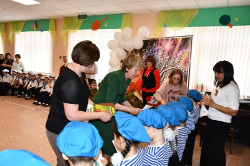 В детском саду «Рябинка» прошел второй этап конкурса строя и песни для дошкольников