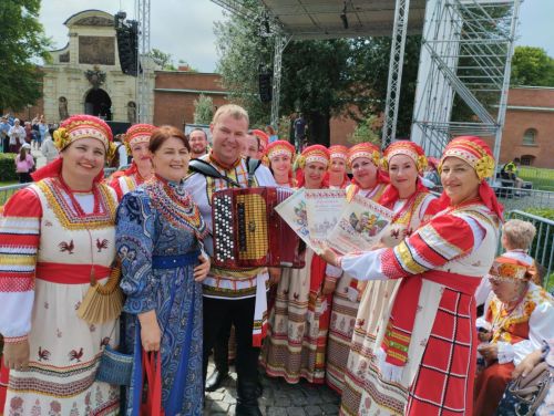 Любовь Хасанова  выступила в Петербурге на фестивале «Добровидение»