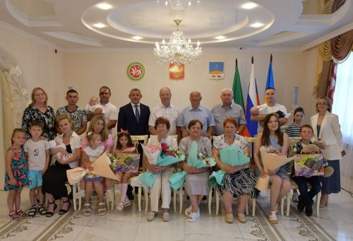 Многодетные семьи Лаишевского района поздравили с Днем семьи, любви и верности