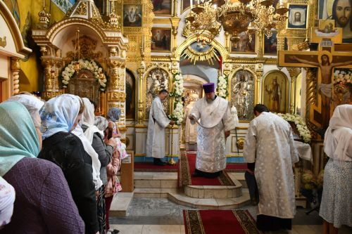 Глава Татарстанской митрополии совершил Божественную литургию в Преображенском храме в селе Большие Кабаны
