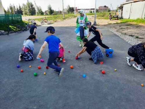 В День  флага России в Атабаево  провели праздник двора