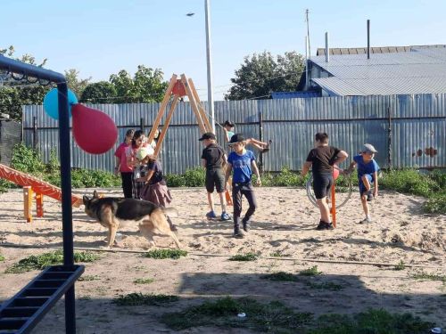 В День  флага России в Атабаево  провели праздник двора