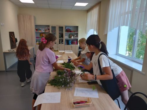 Для подрастающего поколения Лаишевского района провели мастер-класс по флористике