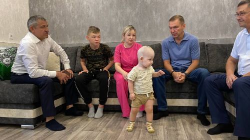 Глава Лаишевского района навестил семьи участников СВО