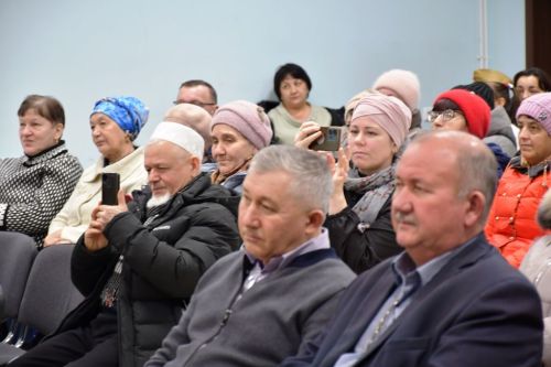 Сдобным караваем и чак-чаком встречали гостей в СДК села Именьково