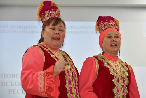 Сдобным караваем и чак-чаком встречали гостей в СДК села Именьково