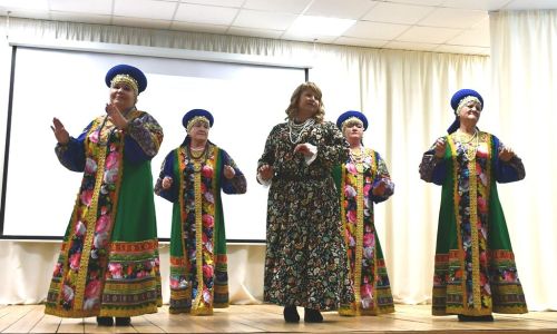 Сдобным караваем и чак-чаком встречали гостей в СДК села Именьково