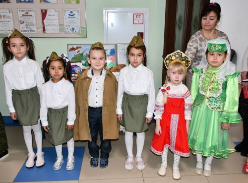 Сдобным караваем и чак-чаком встречали гостей в СДК села Именьково