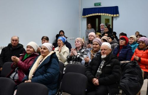 Сдобным караваем и чак-чаком встречали гостей в СДК села Именьково