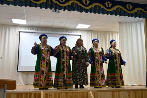 Сдобным караваем и чак-чаком встречали гостей в СДК села Именьково