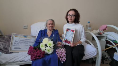 Лаишевские волонтеры поздравили Валентину Снигиреву с юбилеем