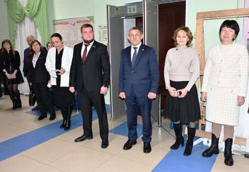 Сдобным караваем и чак-чаком встречали гостей в СДК села Именьково
