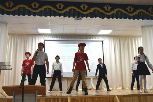 Сдобным караваем и чак-чаком встречали гостей в СДК села Именьково