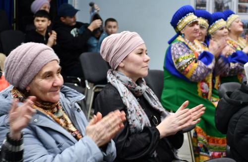 Сдобным караваем и чак-чаком встречали гостей в СДК села Именьково