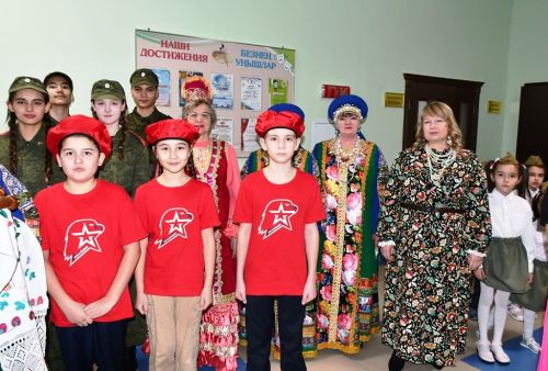Сдобным караваем и чак-чаком встречали гостей в СДК села Именьково