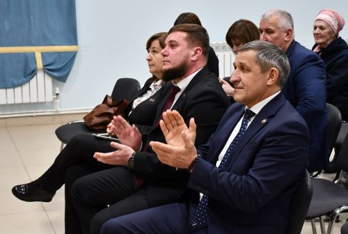 Сдобным караваем и чак-чаком встречали гостей в СДК села Именьково