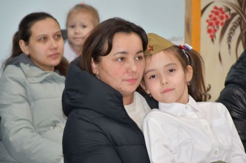 Сдобным караваем и чак-чаком встречали гостей в СДК села Именьково