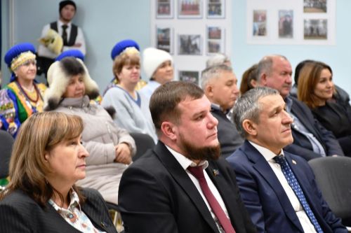 Сдобным караваем и чак-чаком встречали гостей в СДК села Именьково