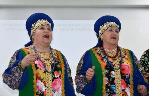 Сдобным караваем и чак-чаком встречали гостей в СДК села Именьково