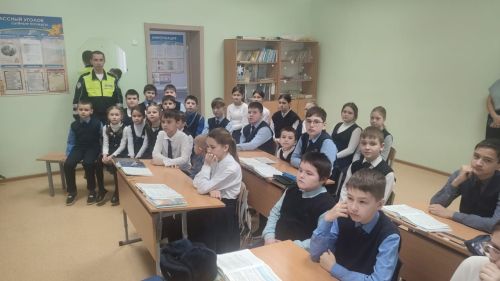 Сотрудник ГАИ встретился с учениками двух школ Лаишевского района