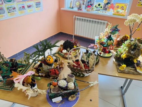 В Лаишевской школе № 2 состоялась выставка поделок «Осенняя фантазия»