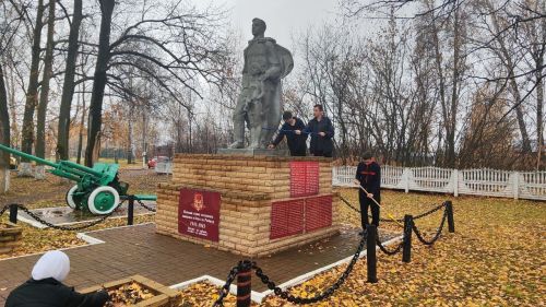 Субботник в Лаишевском районе объединил взрослых и детей
