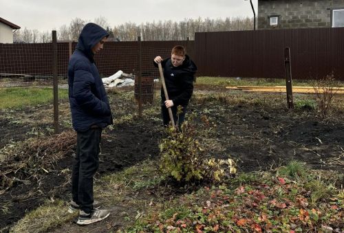 Субботник в Лаишевском районе объединил взрослых и детей