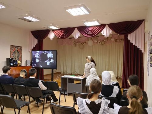 Лаеш районы укучылары Сергей Еенинның иҗат юлы буйлап сәяхәт кылдылар