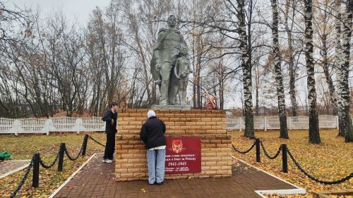Субботник в Лаишевском районе объединил взрослых и детей