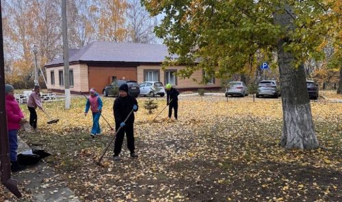Субботник в Лаишевском районе объединил взрослых и детей