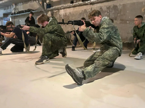 Лаишевские десятиклассники на республиканских сборах: осваивают военные навыки в Усадах