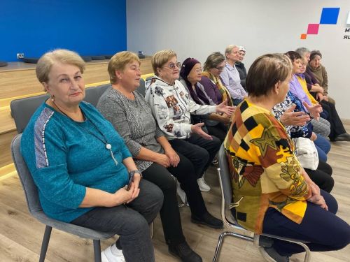 В молодёжном центре «Белогорье» открыли Декаду пожилых людей