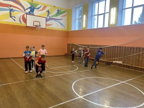Выставка картин и праздник спорта – каникулы у лаишевских школьников продолжаются