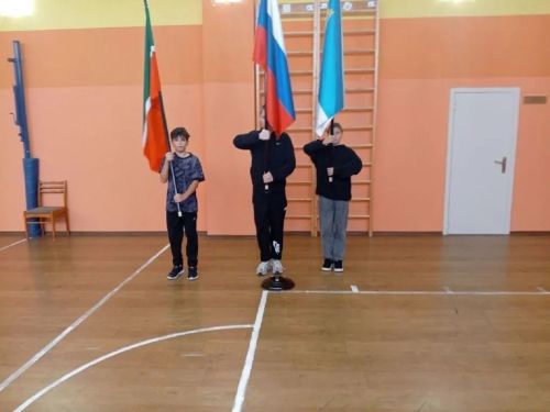 Выставка картин и праздник спорта – каникулы у лаишевских школьников продолжаются