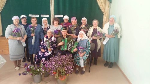 Теплый вечер для старшего поколения