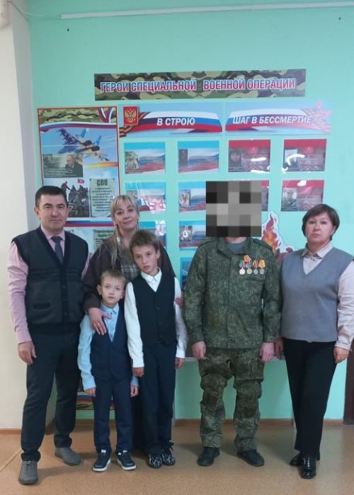Участник СВО навестил родную школу