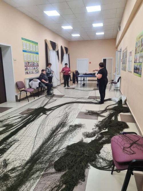 Жители села Ташкирмень активно помогают в изготовлении маскировочных сетей