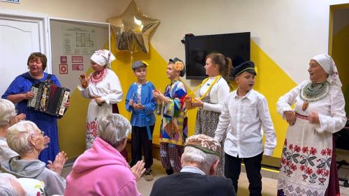 Юные артисты школьных театров выступили перед ветеранами в Дятлово