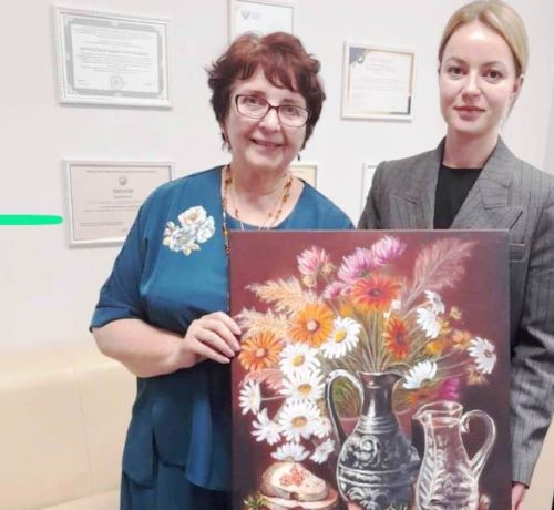 Елена Дильмеева представила 60 картин, наполненных эмоциями и теплом